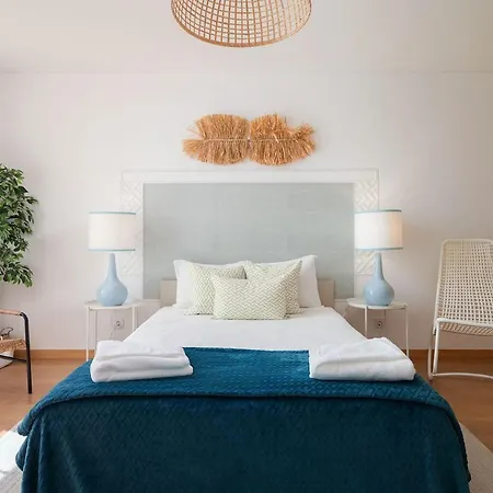 Bright And Colorful - Centrally Located -